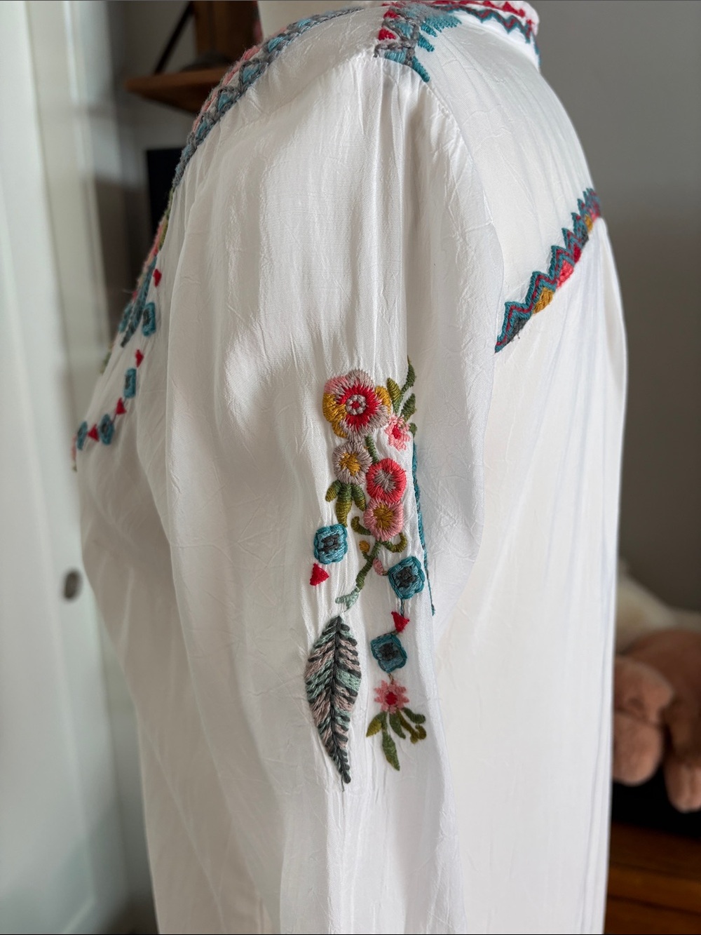 Johnny Was White Embroidered V-Neck Tunic with Multicolor Floral Accents - Picture 7 of 13